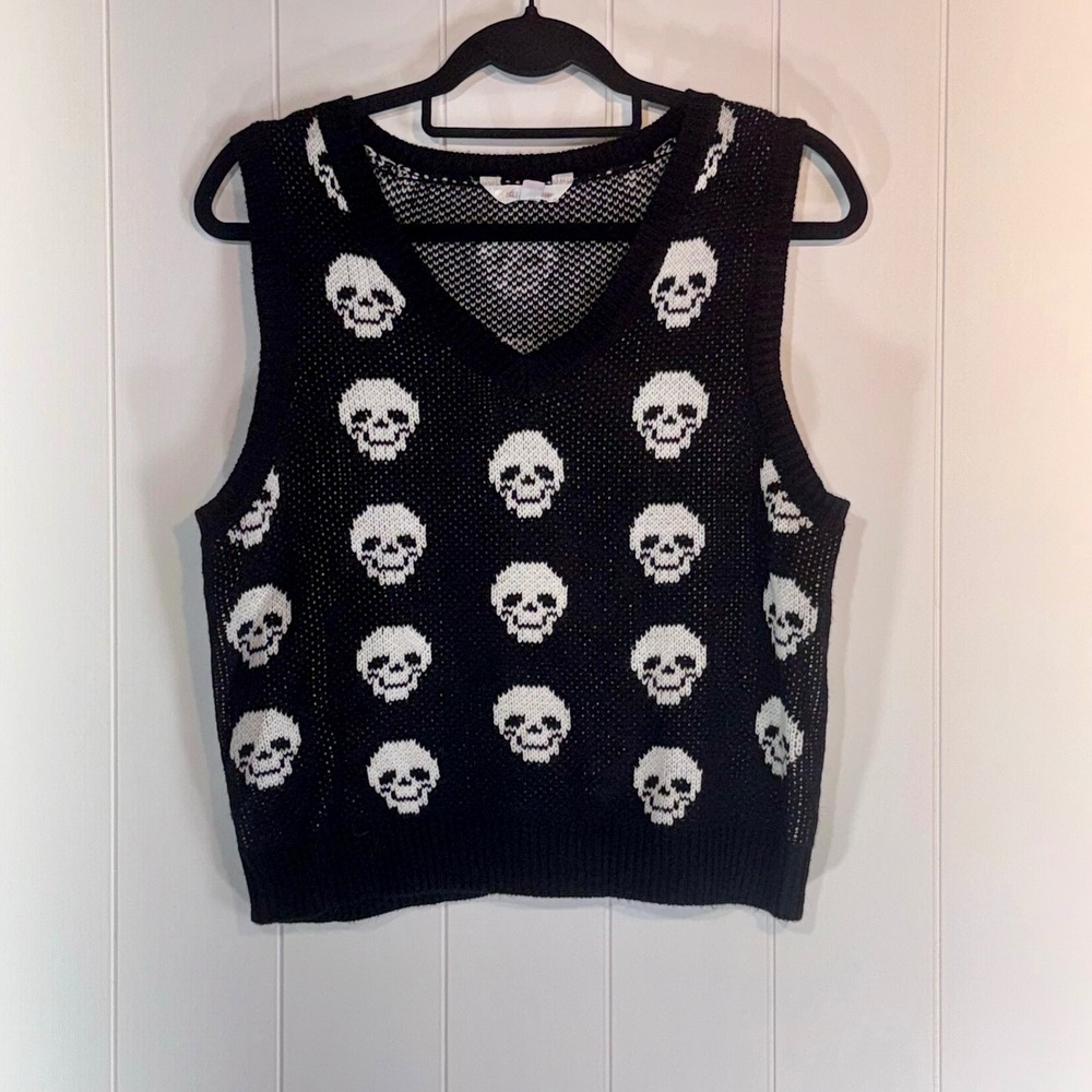 No Boundaries Skull Print Sweater Vest Black White V-Neck Knit Top Large 11-13